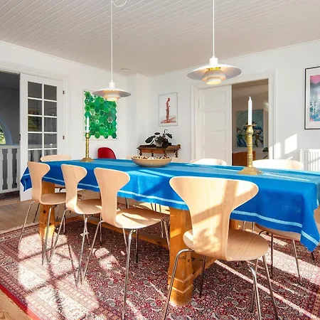 Holiday home V *